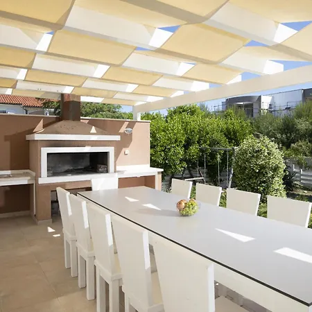 Villa Bella - Beautiful And Modern House With Pool, Souna, Jacuzzi & Playground, - Istra Ližnjan
