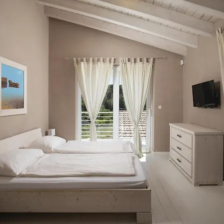 Bella - Beautiful And Modern House With Pool, Souna, Jacuzzi & Playground, - Istra Βίλα *