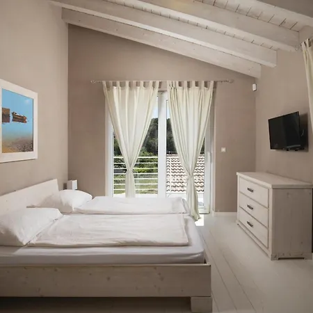 Bella - Beautiful And Modern House With Pool, Souna, Jacuzzi & Playground, - Istra Villa *