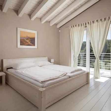 Bella - Beautiful And Modern House With Pool, Souna, Jacuzzi & Playground, - Istra Liznjan