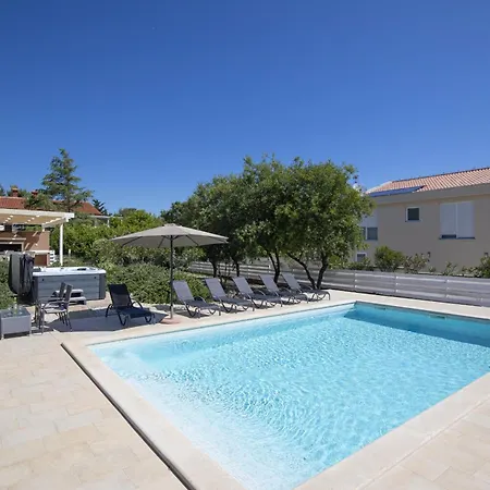 Bella - Beautiful And Modern House With Pool, Souna, Jacuzzi & Playground, - Istra *