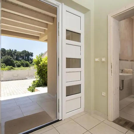Bella - Beautiful And Modern House With Pool, Souna, Jacuzzi & Playground, - Istra * Liznjan