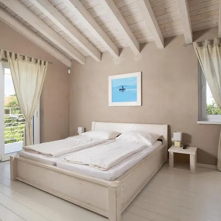 Bella - Beautiful And Modern House With Pool, Souna, Jacuzzi & Playground, - Istra Villa Liznjan
