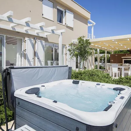 Bella - Beautiful And Modern House With Pool, Souna, Jacuzzi & Playground, - Istra Villa Liznjan