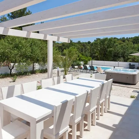 Bella - Beautiful And Modern House With Pool, Souna, Jacuzzi & Playground, - Istra Villa *