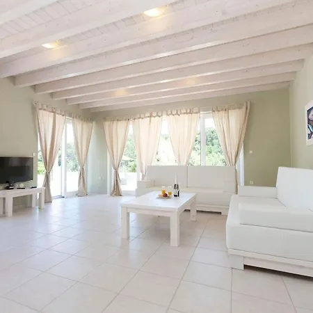Bella - Beautiful And Modern House With Pool, Souna, Jacuzzi & Playground, - Istra Villa