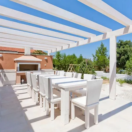 Villa Bella - Beautiful And Modern House With Pool, Souna, Jacuzzi & Playground, - Istra Liznjan