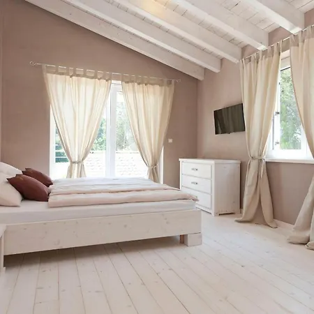 Bella - Beautiful And Modern House With Pool, Souna, Jacuzzi & Playground, - Istra Liznjan